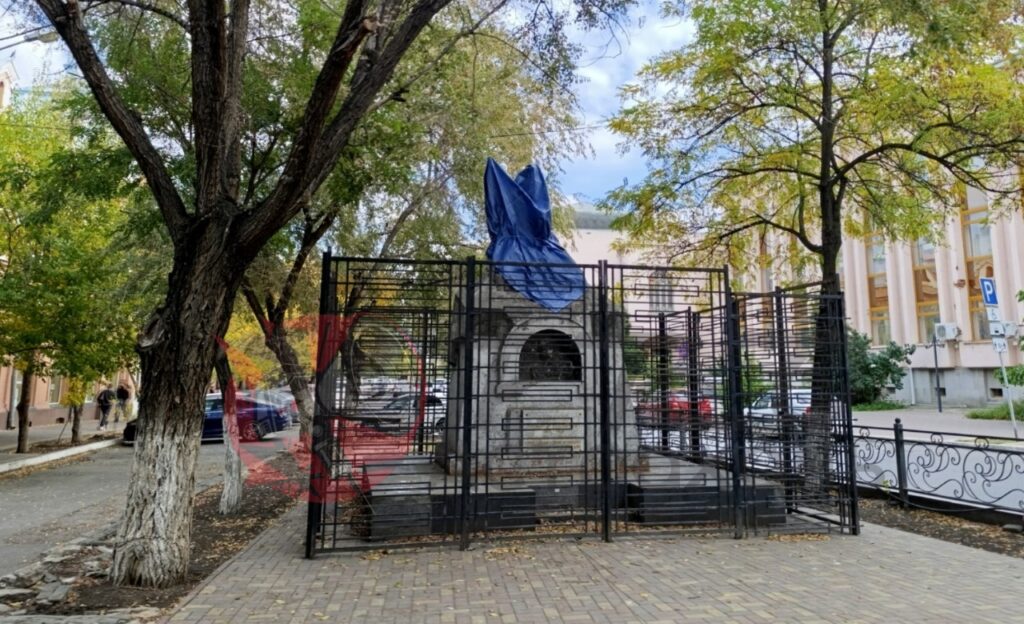 На реставрацию памятника Трусову в Астрахани ищут подрядчика за 634 тысячи - PRO Астрахань