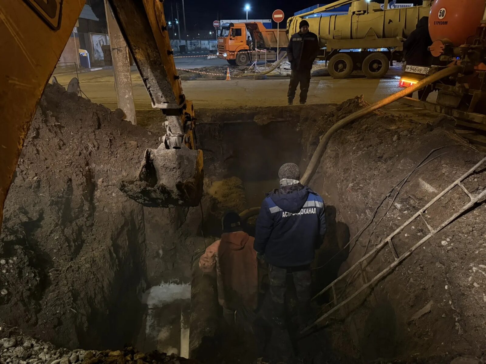 Минувшей ночью в Астрахани устранили крупную аварию на сетях коллекторов - PRO Астрахань