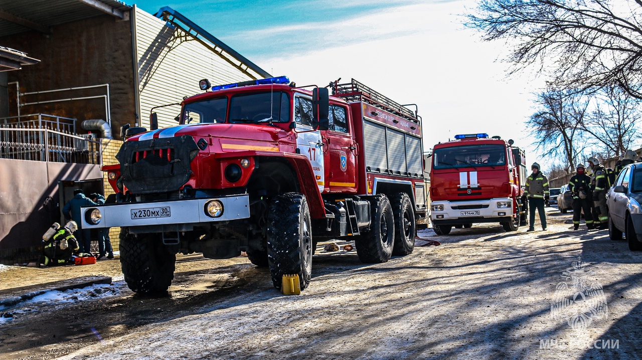 В Астрахани загорелся теплоход | АРБУЗ