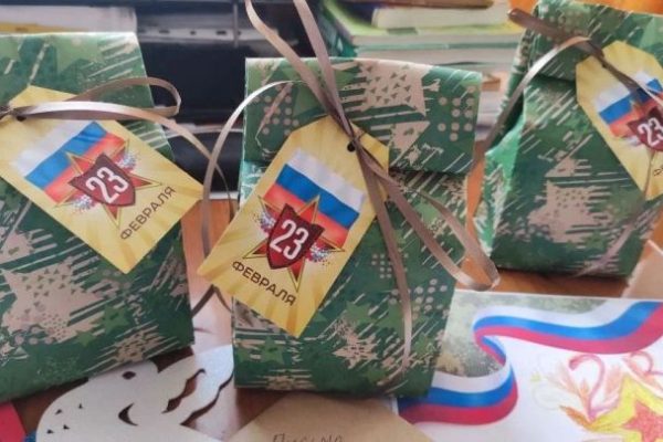 Школы и детсады Астрахани собрали гуманитарный груз для участников СВО