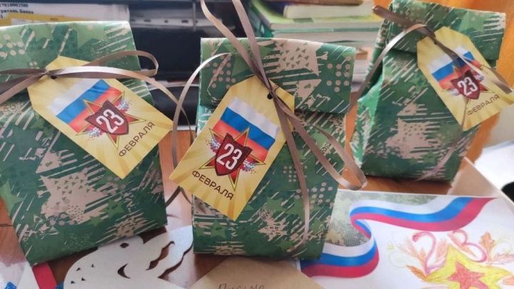 Школы и детсады Астрахани собрали гуманитарный груз для участников СВО