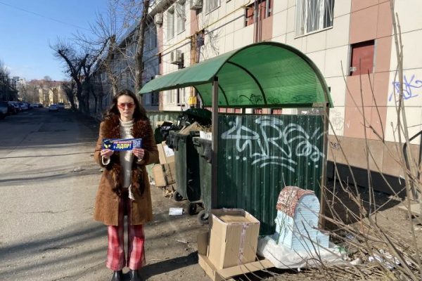 Прорывы труб, «дырявые» дороги и открытые люки. Астраханцы жалуются в ЛДПР 