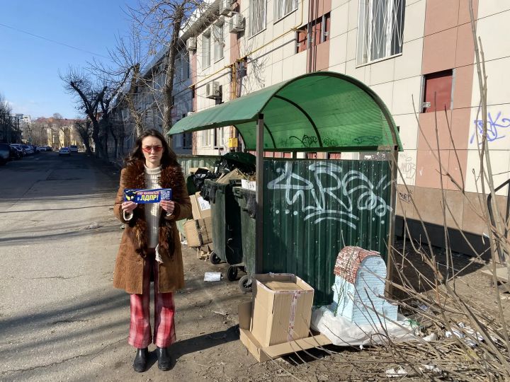 Прорывы труб, «дырявые» дороги и открытые люки. Астраханцы жалуются в ЛДПР 