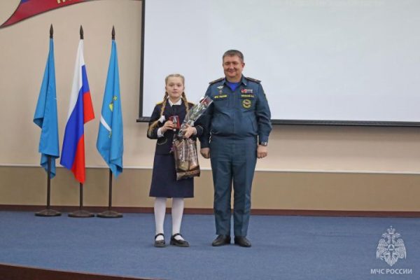 Семеро подростков сдерживали пламя до приезда пожарных в Астраханской области 