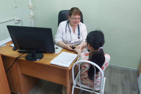 Минздрав РФ ввел требования к внешнему виду врачей в детских поликлиниках