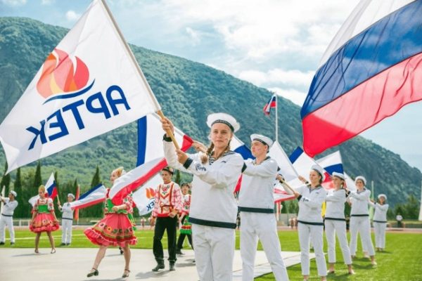 Для детей из Астраханской области выделили путевки в лучшие центры страны | АРБУЗ