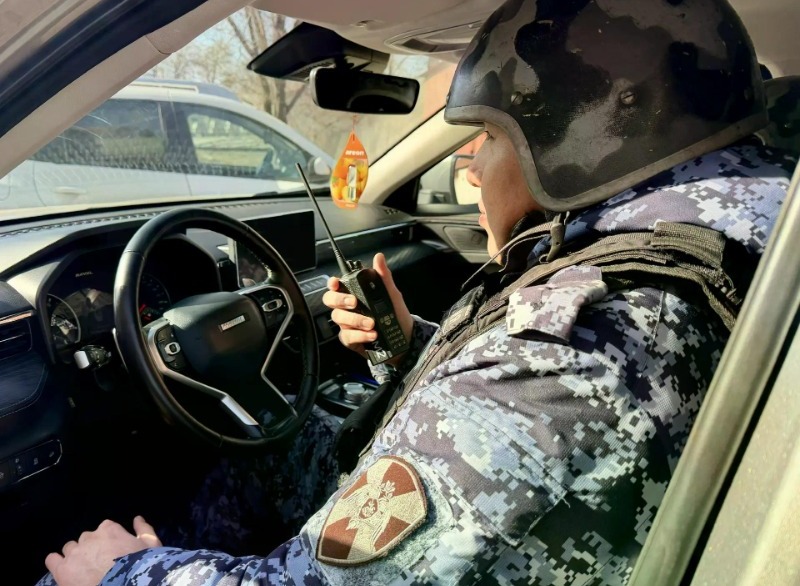 Астраханские росгвардейцы задержали ночного похитителя коньяка