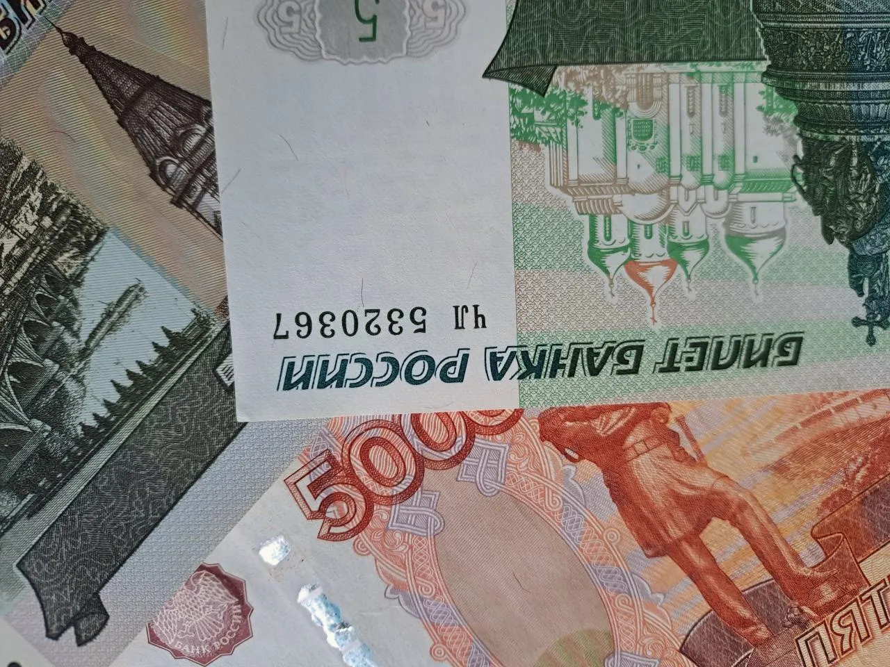 Красноярец потратил на проституток 2 миллиона из семейных кредитов и попытался разделить долг с женой