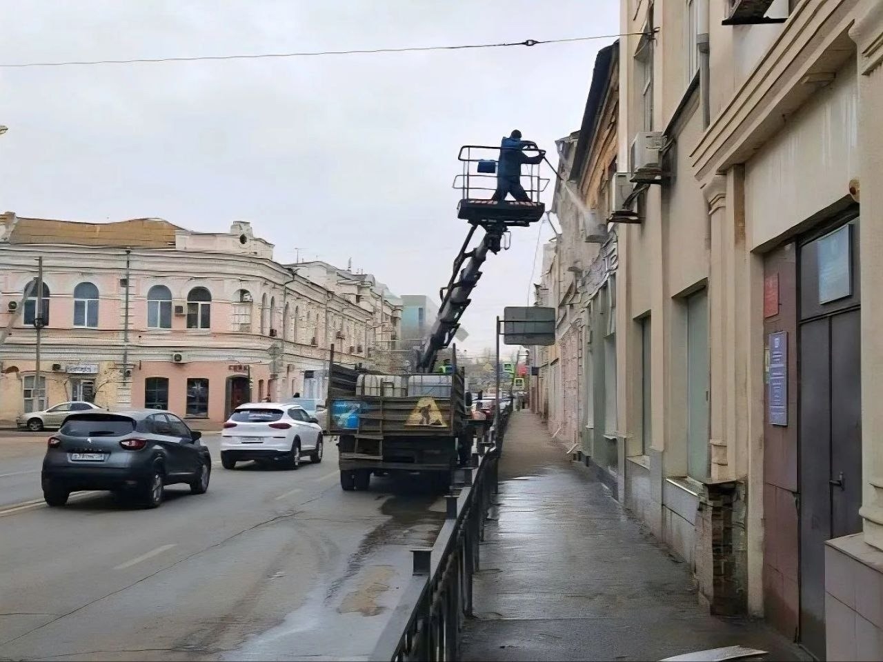 В Астрахани моют здания | АРБУЗ