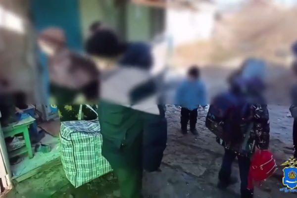 В Астраханской области обнаружили дом с незаконно проживающими иностранками и их детьми