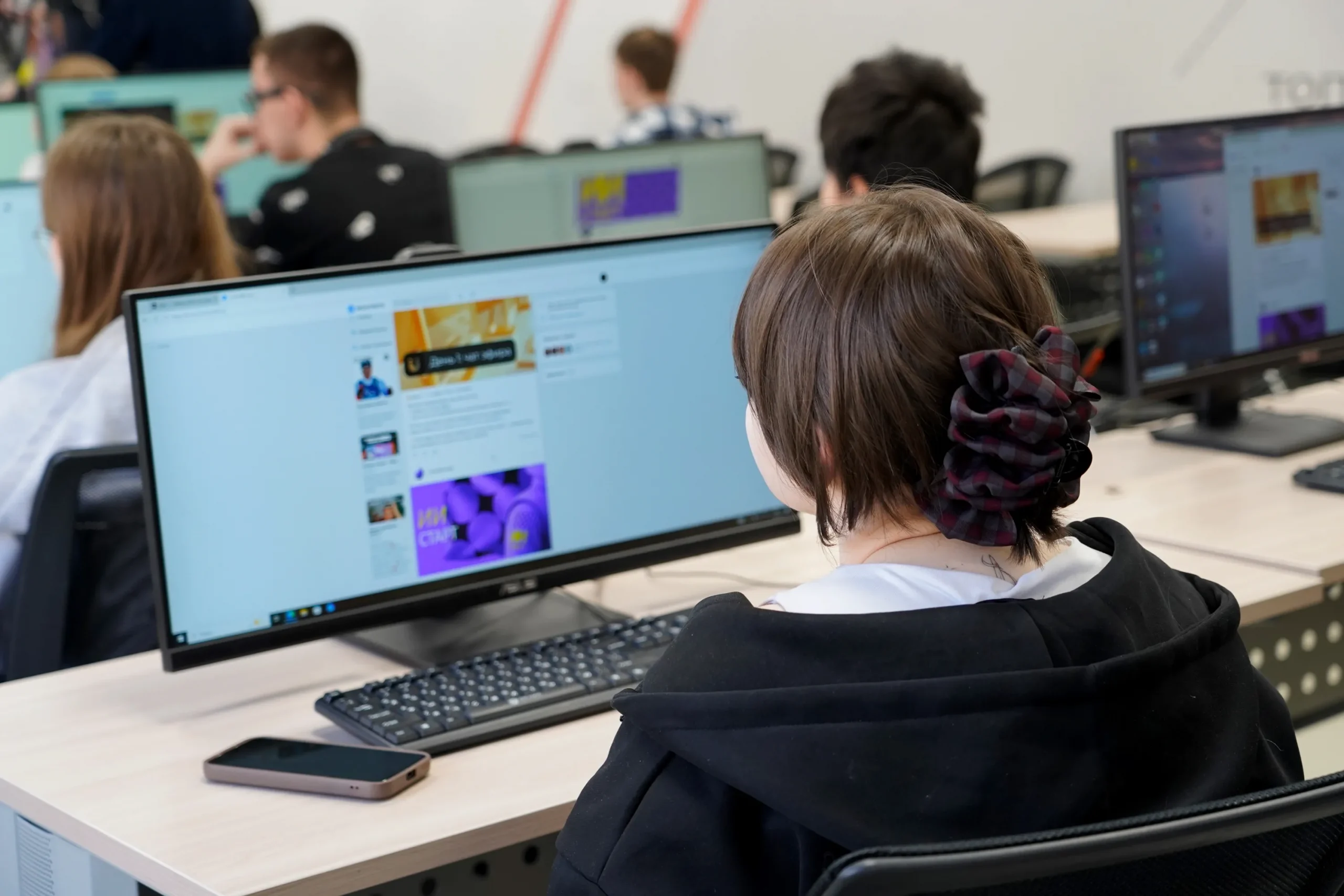 Студенты из Красноярска начали изучать ИИ на проекте РУСАЛа и Эн+