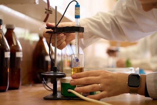 В астраханском вузе готовят лаборантов химанализа для промышленности