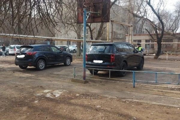 Астраханцы высмеяли рейд администрации на «детской площадке»