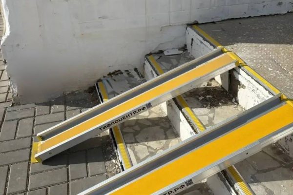 После вмешательства прокуратуры у администрации Наримановского района появился пандус