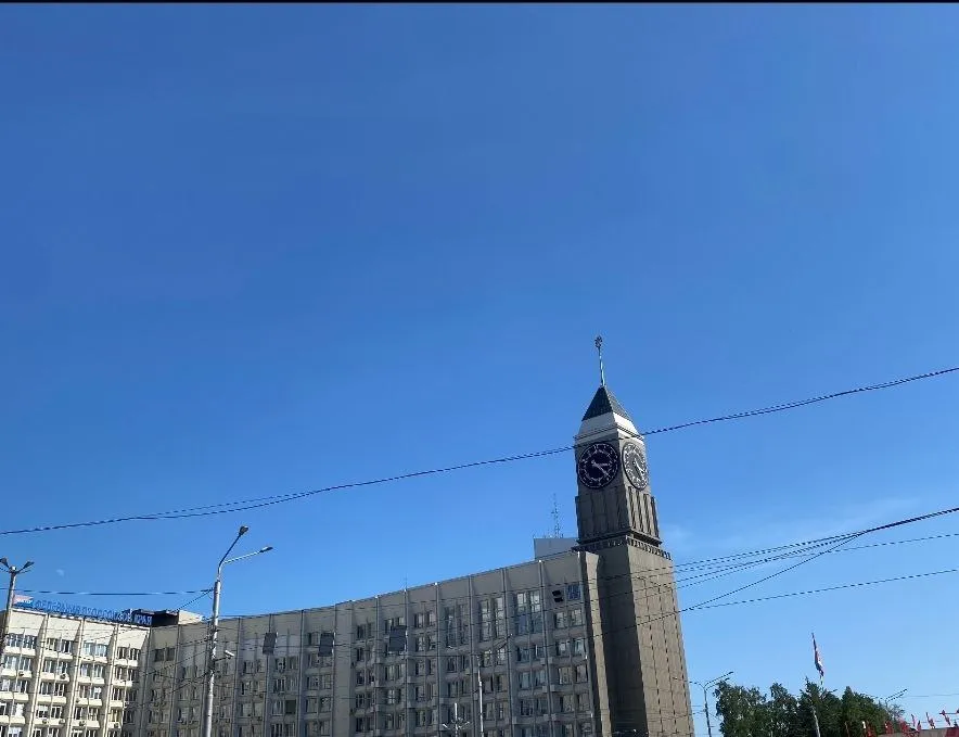 Главные часы Красноярска исполнят «Королеву красоты» в честь 8 Марта