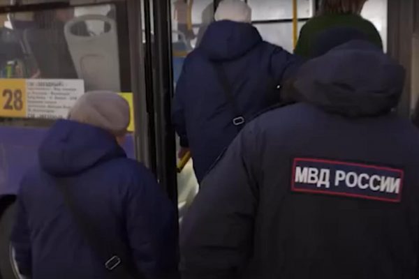 Безбилетников в астраханских автобусах искали вместе с полицией | АРБУЗ