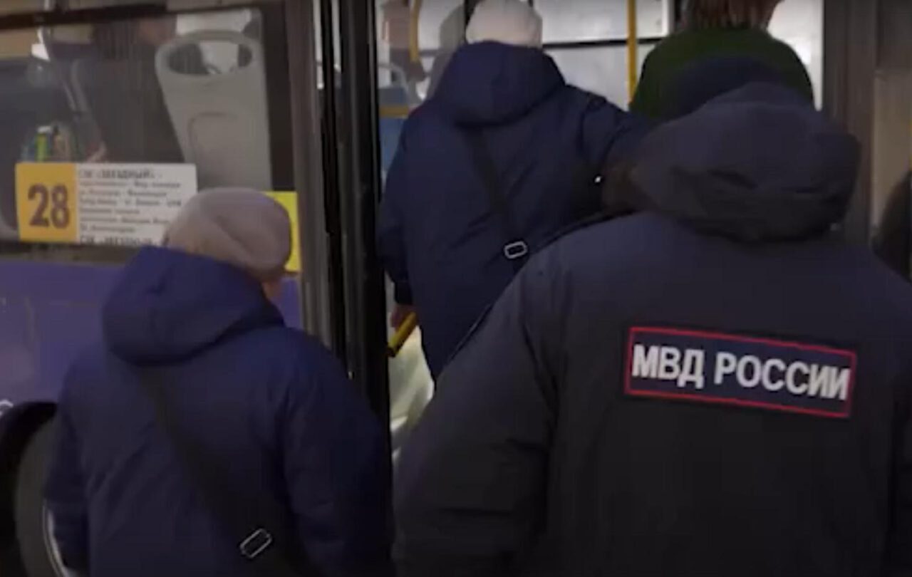 Безбилетников в астраханских автобусах искали вместе с полицией | АРБУЗ