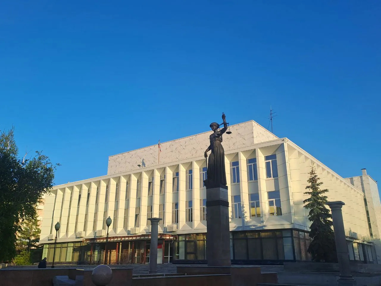 В Красноярске владельца сети стоматологий будут судить за систематическое насилие над женой