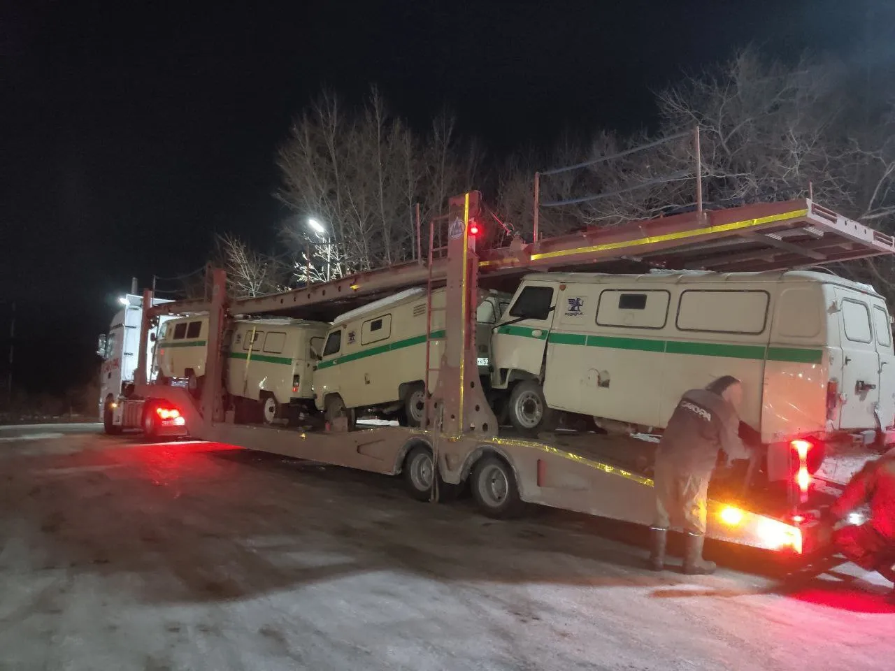 В Красноярск доставили новую партию бронированных «буханок» на нужды СВО