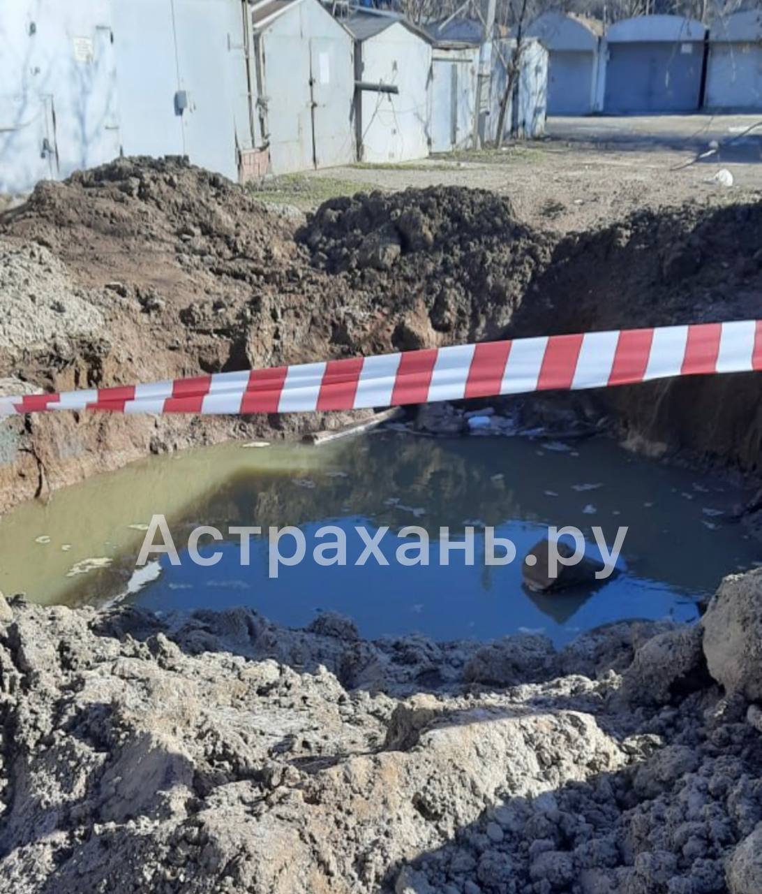 В Астрахани из-за прорыва коллектора остановлена КНС и затянулся ремонт