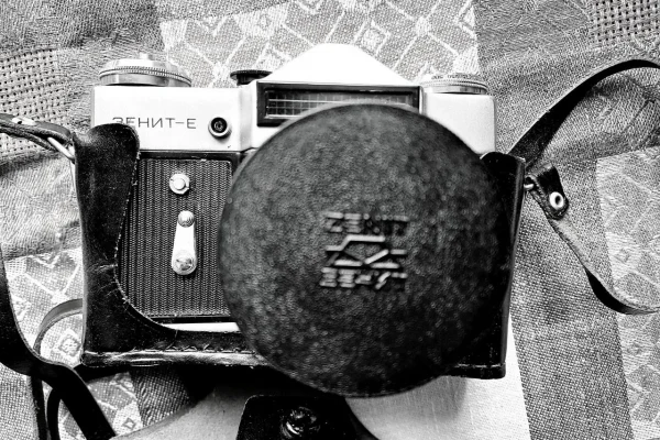 Красноярские таможенники передали военным конфискованные фотоаппараты