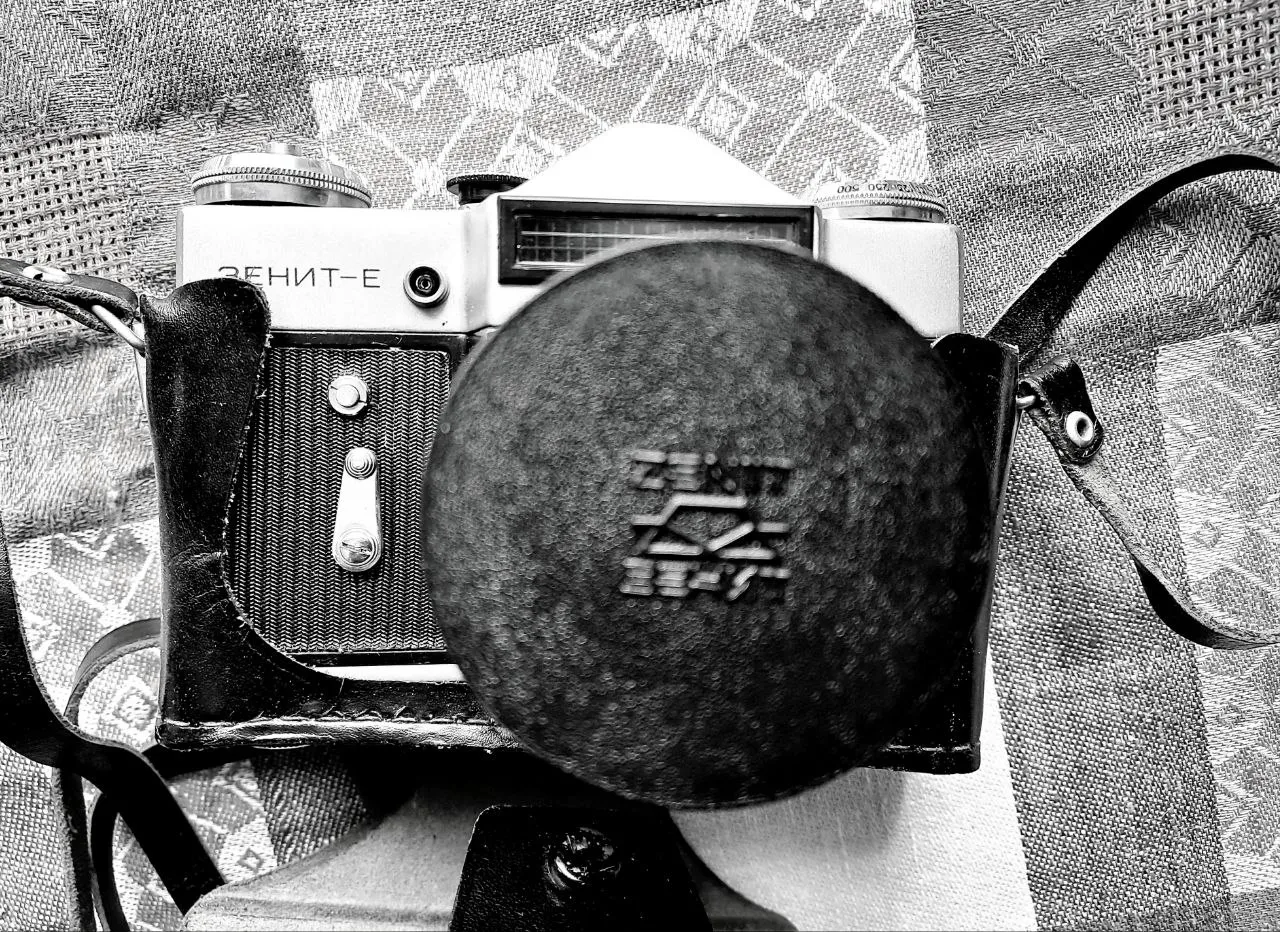 Красноярские таможенники передали военным конфискованные фотоаппараты