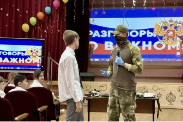 Астраханские росгвардейцы обучили школьников тактической медицине