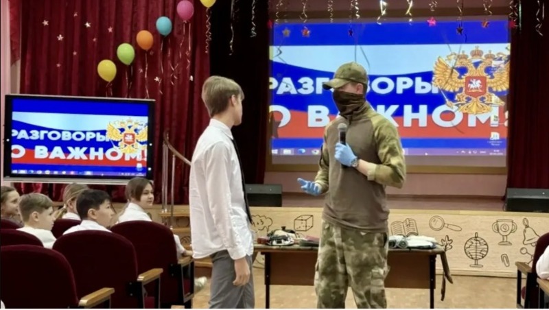 Астраханские росгвардейцы обучили школьников тактической медицине