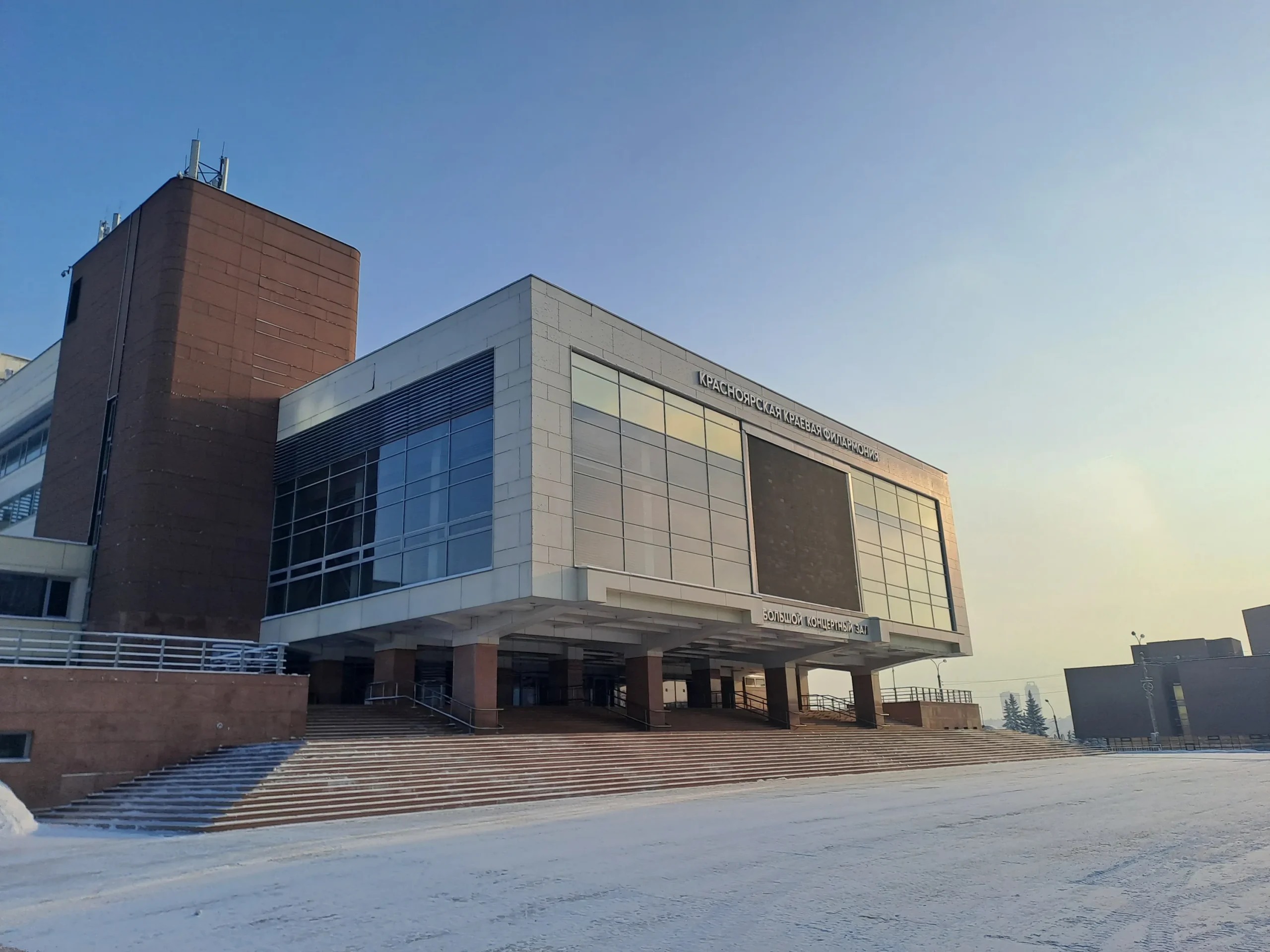 В Красноярске 11 марта ограничат мобильную связь возле филармонии