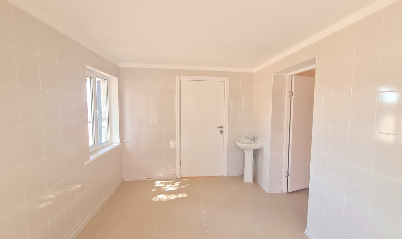 Володарская больница взыскала с подрядчика компенсацию за затянувшийся ремонт поликлиники | АРБУЗ