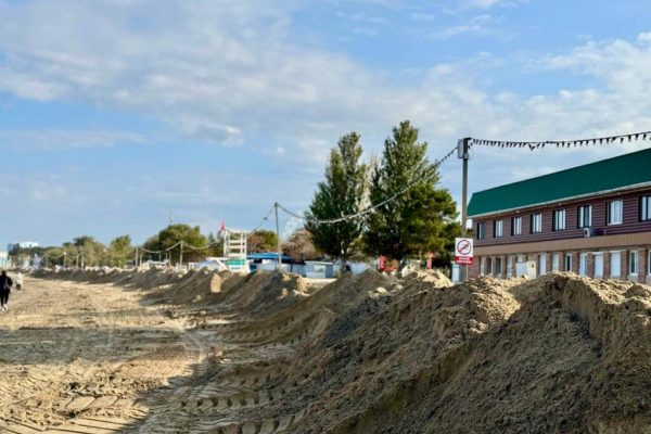 Глава Анапы: загрязненный мазутом песок на пляжах полностью заменят за 3 месяца
