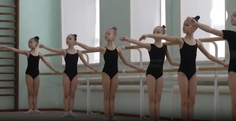 В астраханской спортшколе готовят будущих чемпионок по гимнастике