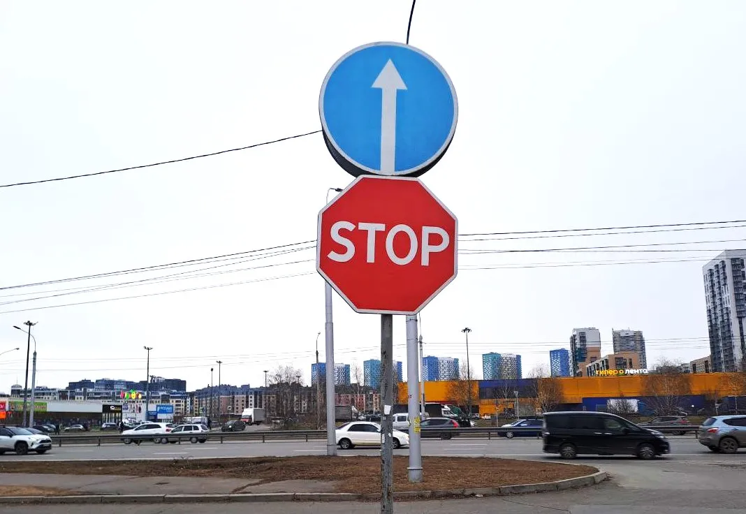 Житель Кузбасса через суд обязал администрацию отремонтировать дороги и обустроить остановку