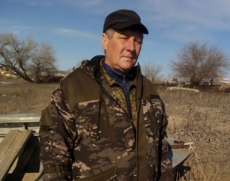 Водитель школьного автобуса из астраханского села спас провалившегося под лед мужчину | АРБУЗ