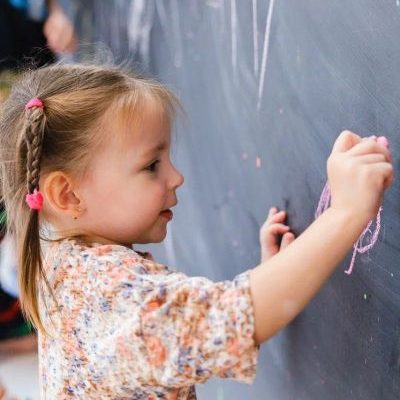 Продление выплаты декретных до 3 лет рассмотрит правительство