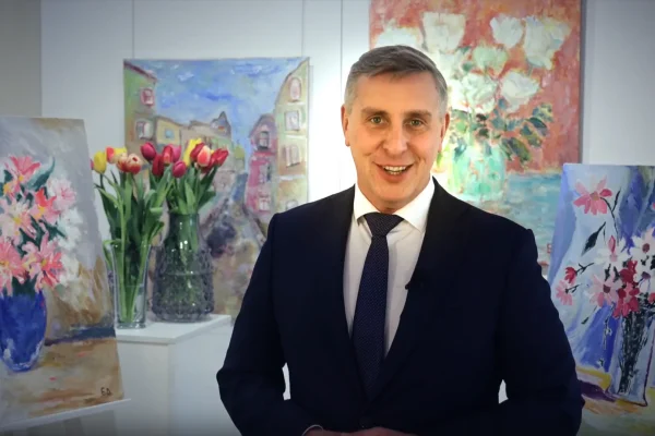 Спикер Законодательно Ссобрания Красноярского края поздравил женщин с 8 Марта