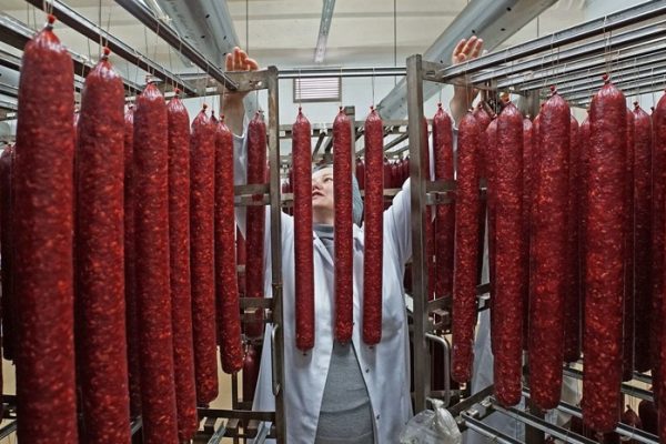 Правительство России обязало маркировать колбасу и мясо с 1 марта