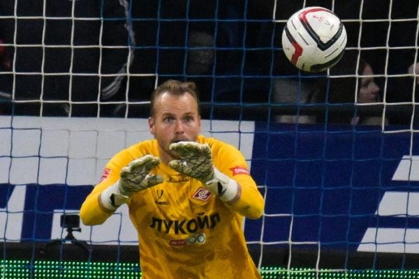 Вратарь «Спартака» Максименко извинился перед болельщиками за поражение от «Динамо»