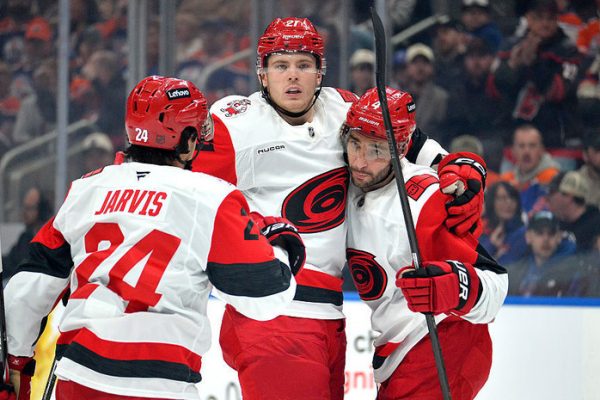 Гол Подколзина не спас «Эдмонтон» от поражения в матче с «Каролиной»