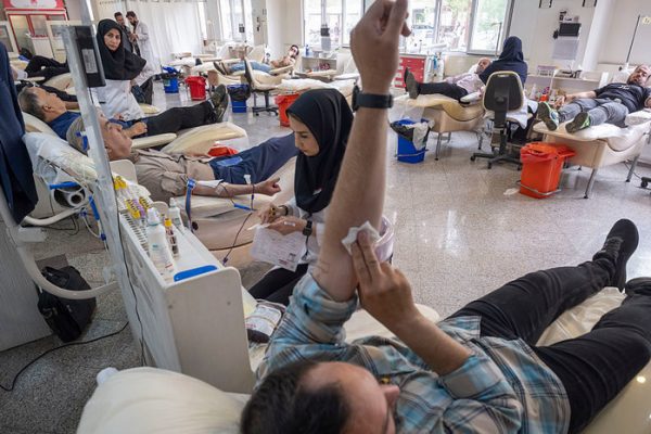 «Раптли» показало переполненные пункты сдачи крови в Тегеране