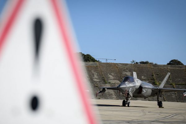 В Никосии сотни человек вышли на протест против британских военных баз на Кипре