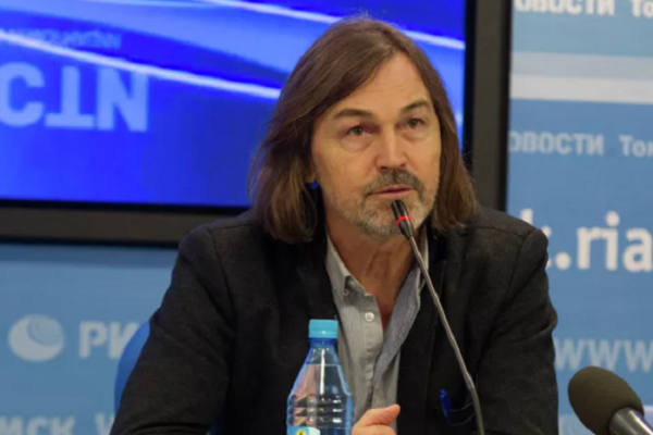 Художник Никас Сафронов объяснил важность образов женщин-тружениц в искусстве