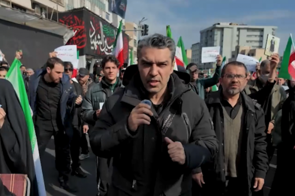 Тысячи жителей Тегерана вышли на улицы, чтобы поддержать Моджтабу Хаменеи