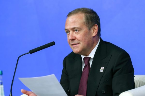 Медведев поздравил Моджтабу Хаменеи с избранием на пост верховного лидера Ирана