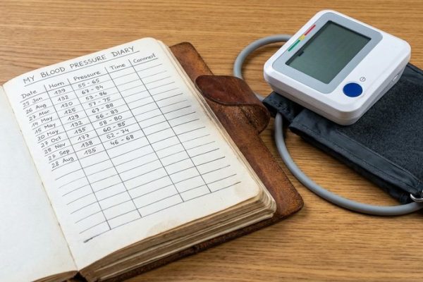 Врач Покатилов назвал дневник давления главным инструментом диагностики гипертонии