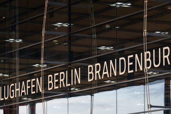 Bild: в небе над аэропортом Берлина обнаружили неизвестный объект