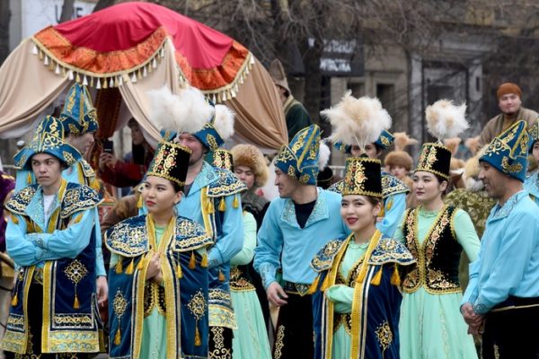 Навруз: обычаи, подготовка, праздничный стол и 7 предметов