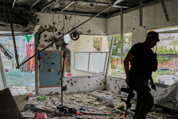 «12 канал»: в Димоне на юге Израиля при ракетном обстреле пострадали 20 человек