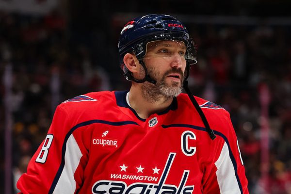 Роднина — о 1000-м голе Овечкина: вопрос награждения Александра в России будет решаться