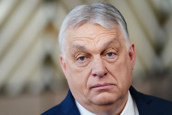 Ле Пен: Орбан защищает интересы Венгрии, блокируя кредит Украине